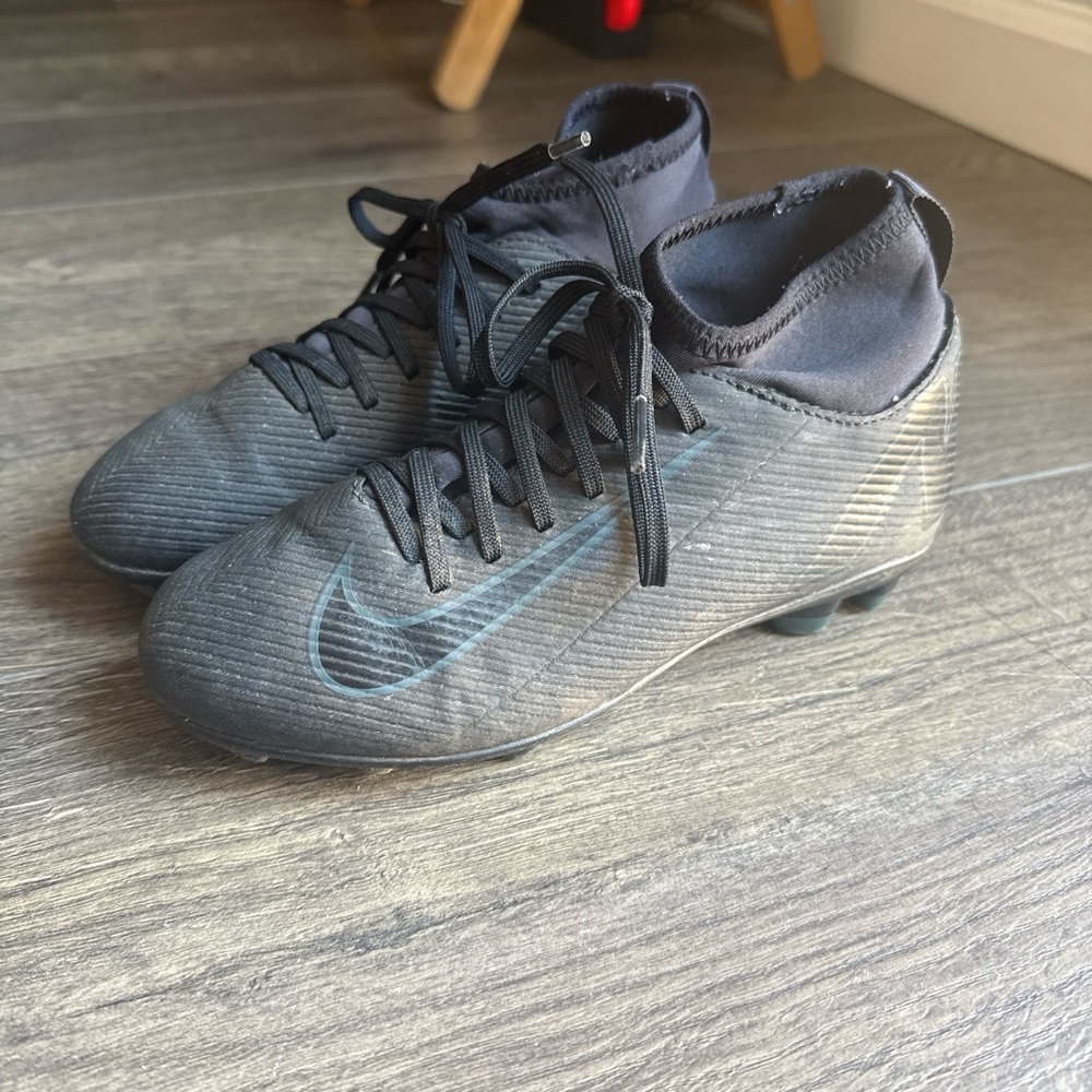 Nike Black Sneakers Modern Design